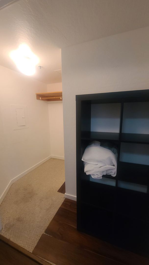 Building Photo - Unfurnished Move-In ready 1 Bedroom/ 1 Bat...