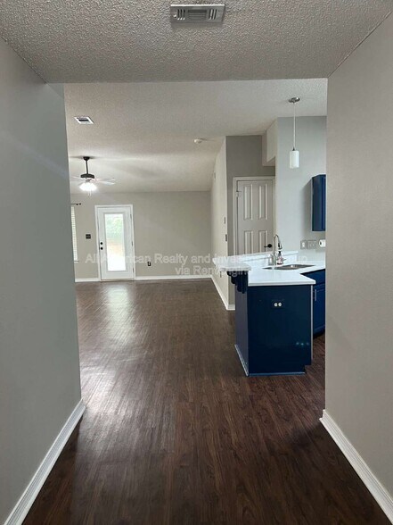 Building Photo - 917 Lajolla Ln