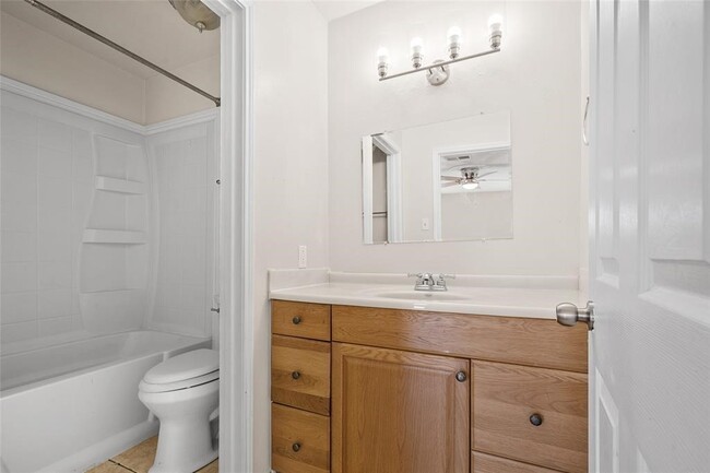 Building Photo - 328 S 2nd St