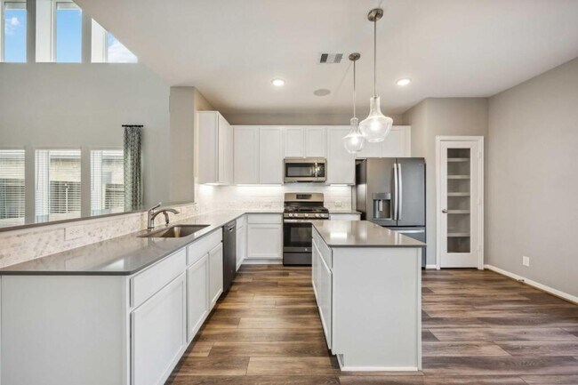 Building Photo - 15246 White Moss Dr
