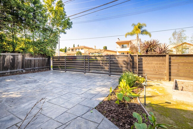 Building Photo - 10744 Charnock Rd