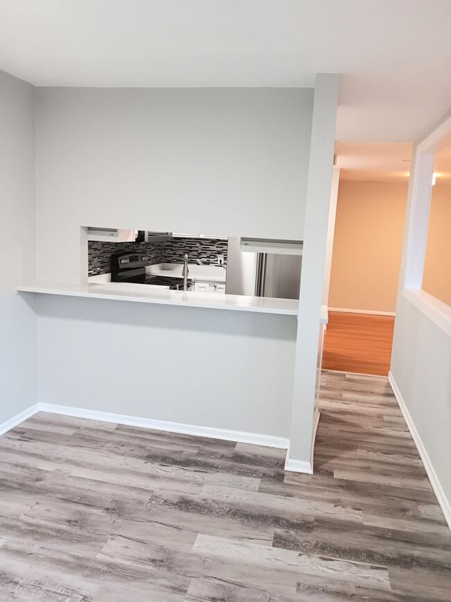 Building Photo - Beautiful Updated Condo in Chesterton