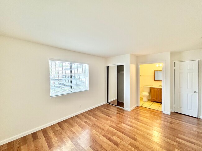 Building Photo - 5917 Woodman Ave