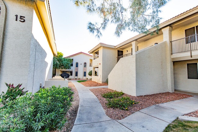 Building Photo - 10610 S 48th St