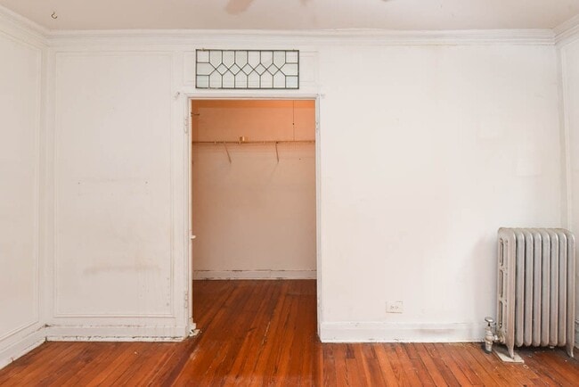 Building Photo - 4060 N Kenmore Ave