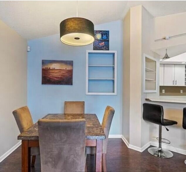 Dining - 2101 Rocky Point Run