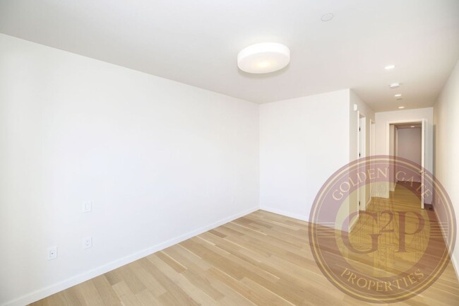 Building Photo - Mission - 2 BR, 2 BA Condo 1,322 Sq. Ft. -...