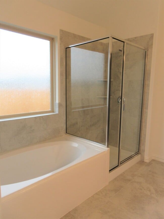 Building Photo - Carneros Ranch 3-bedroom/2-bath Home - Leander ISD