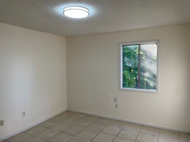 Building Photo - 1208 Bush River Rd