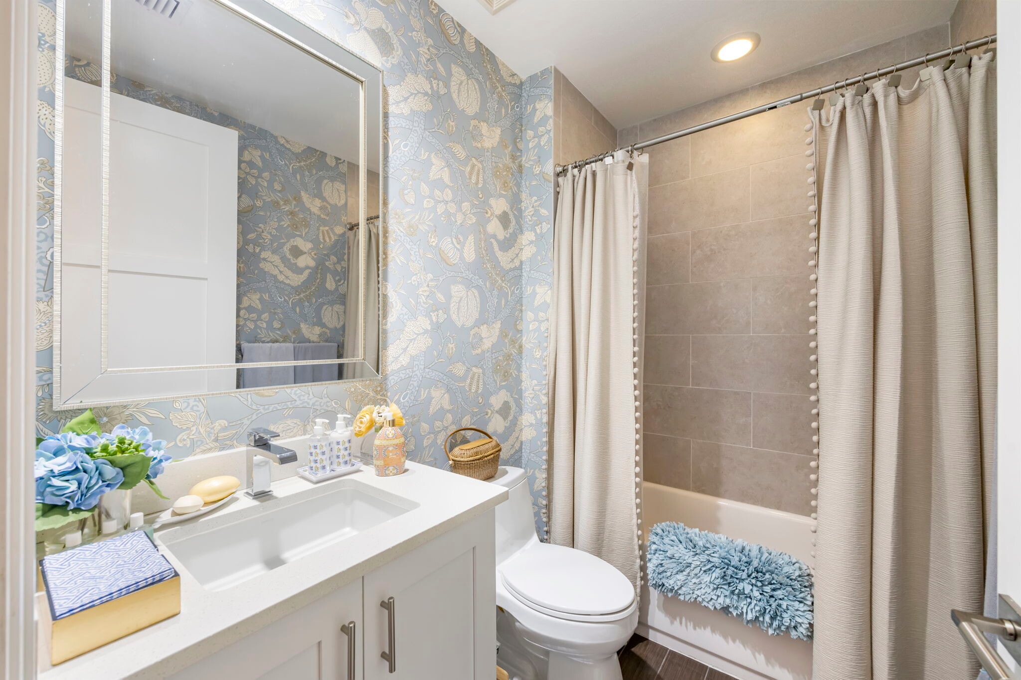 GUEST BATH - 1030 3rd Ave S