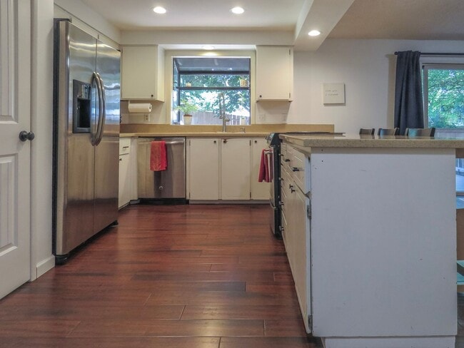 Building Photo - Coming Soon !!! 4 Bedroom Tualatin Home Available - Inquire today !!!