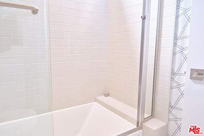 Building Photo - 842 11th St