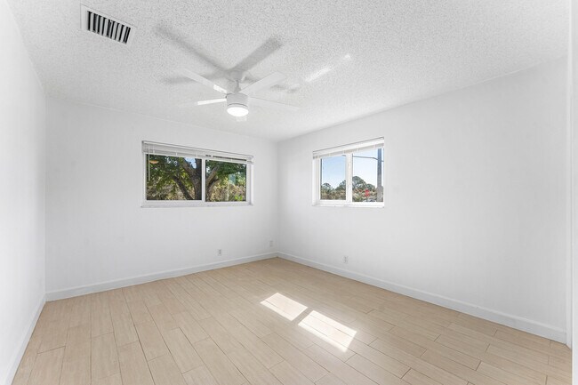 Building Photo - 7643 Overlook Rd