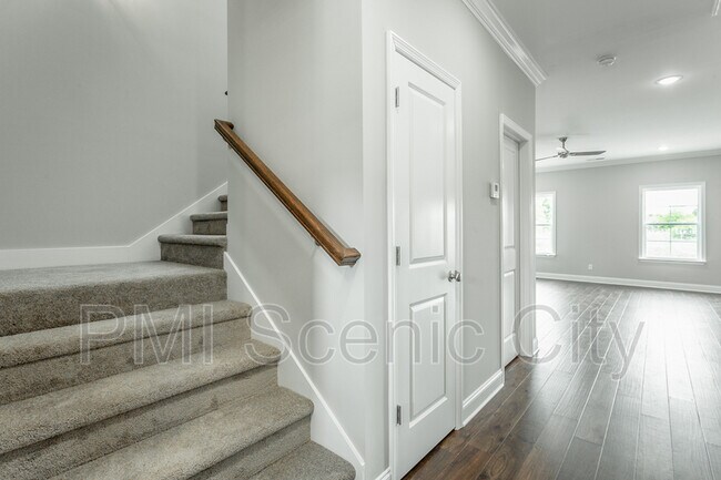 Building Photo - 591 Bellingham Dr NE