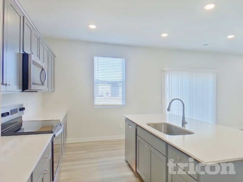 Building Photo - 2412 Appalachian Trl Dr