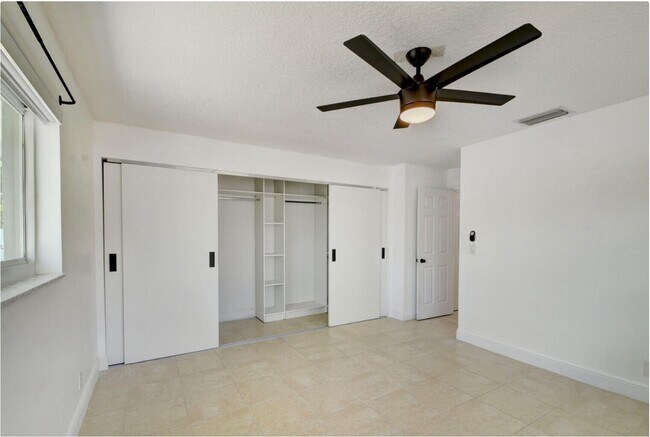 Building Photo - 965 Orchid Dr