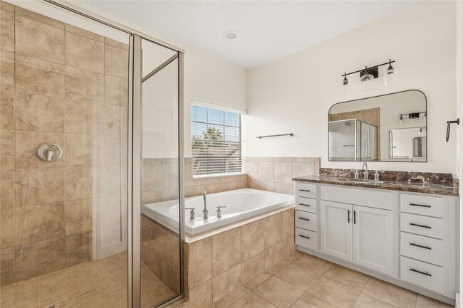 Building Photo - 836 Garden Oaks Terrace