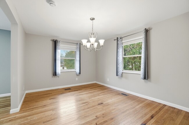 Building Photo - 2481 E Rahn Rd