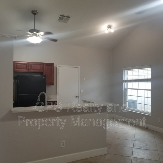 Building Photo - 3359 Hillmont Cir