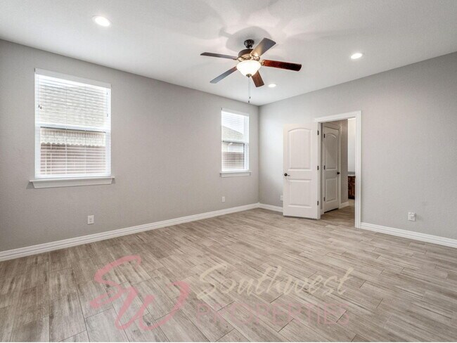 Building Photo - Stunning 5 bedroom, 3.5 bath in Elk Ridge Estates!