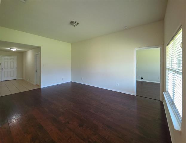 Building Photo - 609 Canoe Way