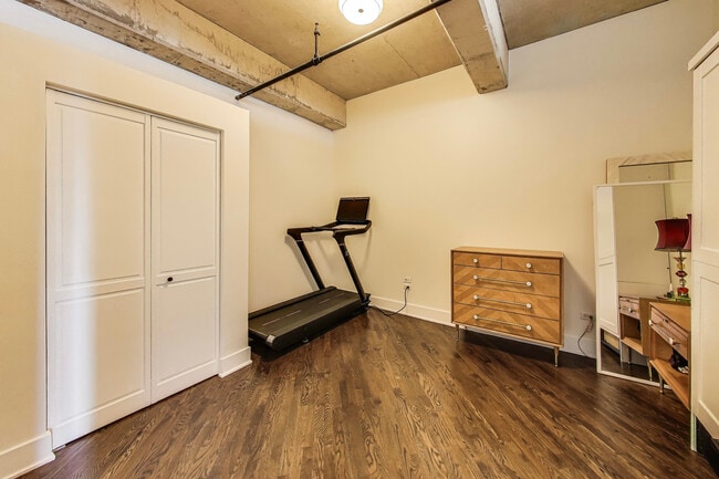 Building Photo - 6 S Laflin St