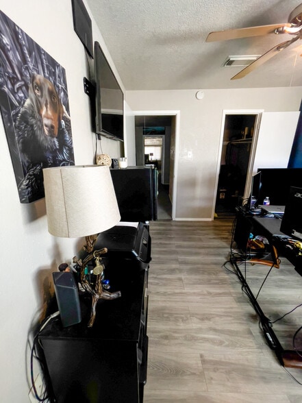 Office POV2 - 2148 Hazlitt Dr