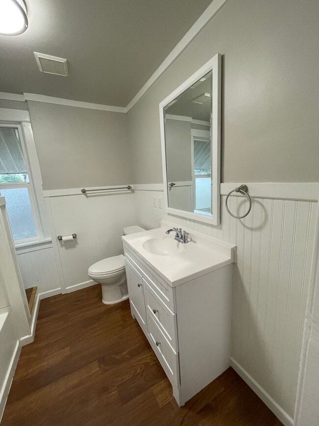 Building Photo - 4 Bedroom Home