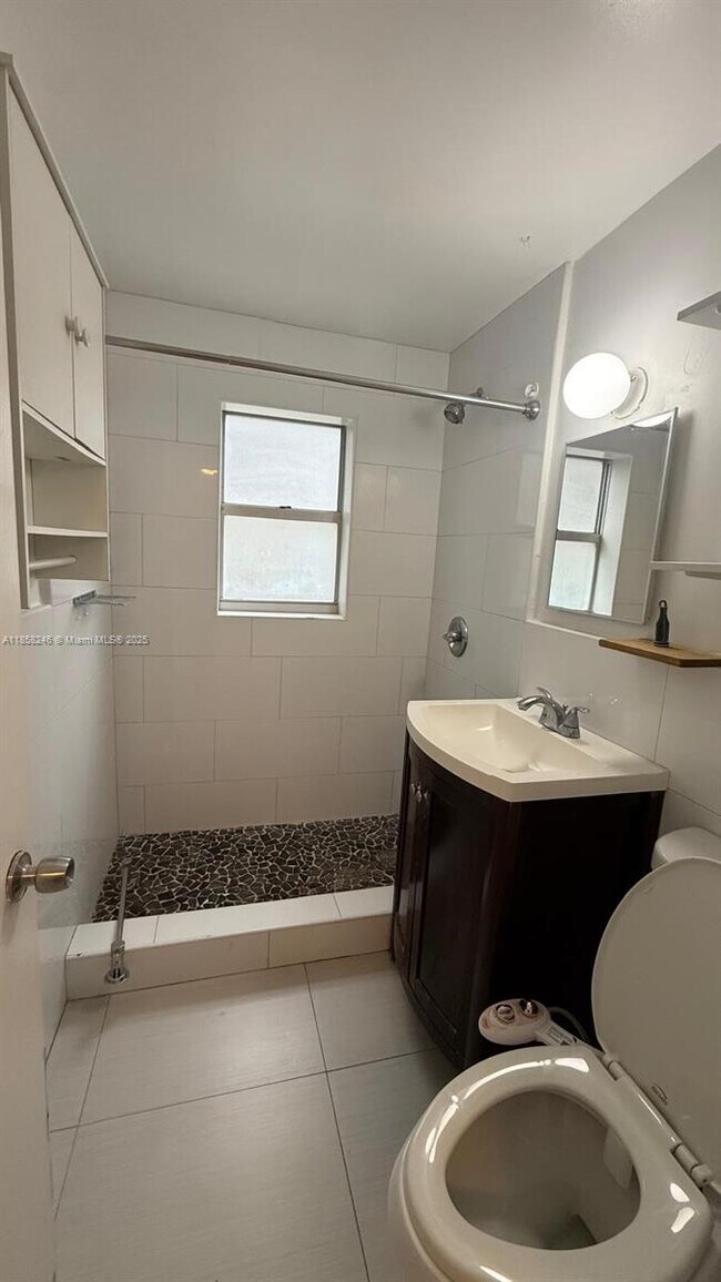 Building Photo - 9241 Collins Ave