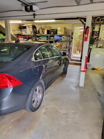 1 car garage, private entry, shelf for storage - 1837 Pearl St