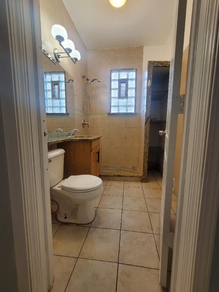 Building Photo - 1725 N Cicero Ave