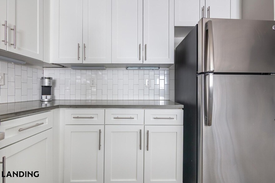 Building Photo - 100 River Park Dr