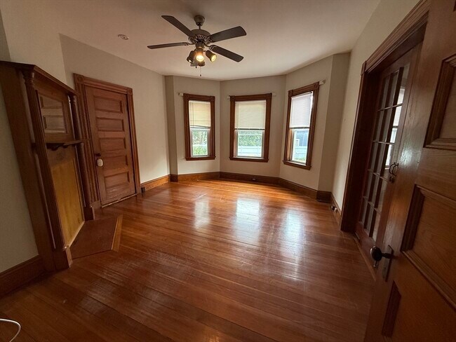 Building Photo - 372 Metropolitan Ave