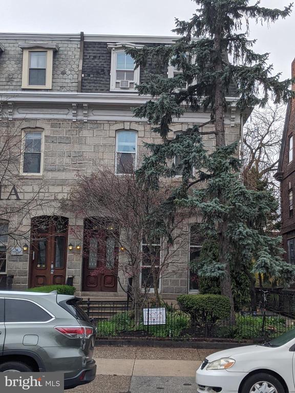 Building Photo - 4025 Walnut St