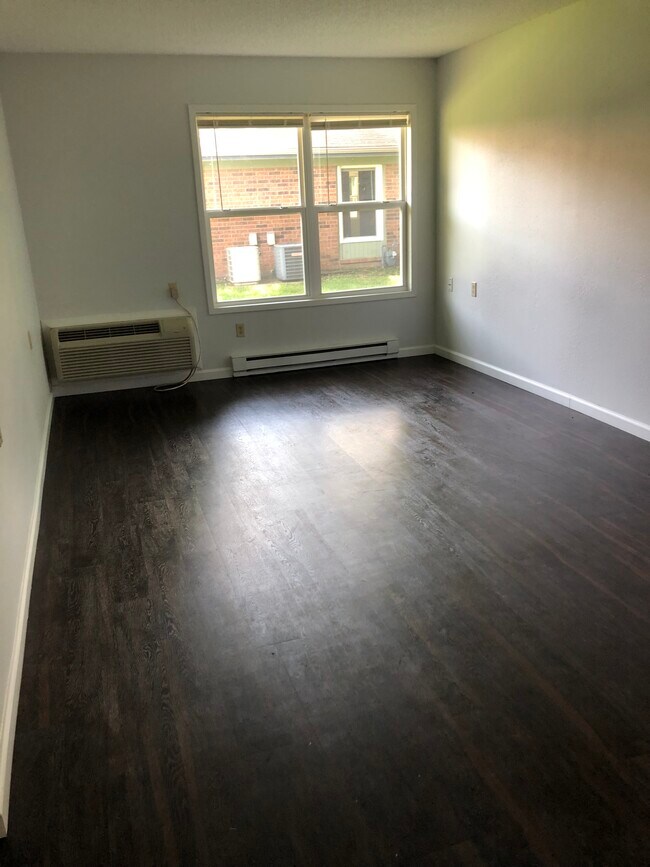 Building Photo - 504 E Chellis St