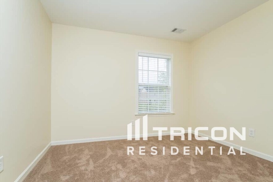 Building Photo - 2146 Ponty Pool Dr
