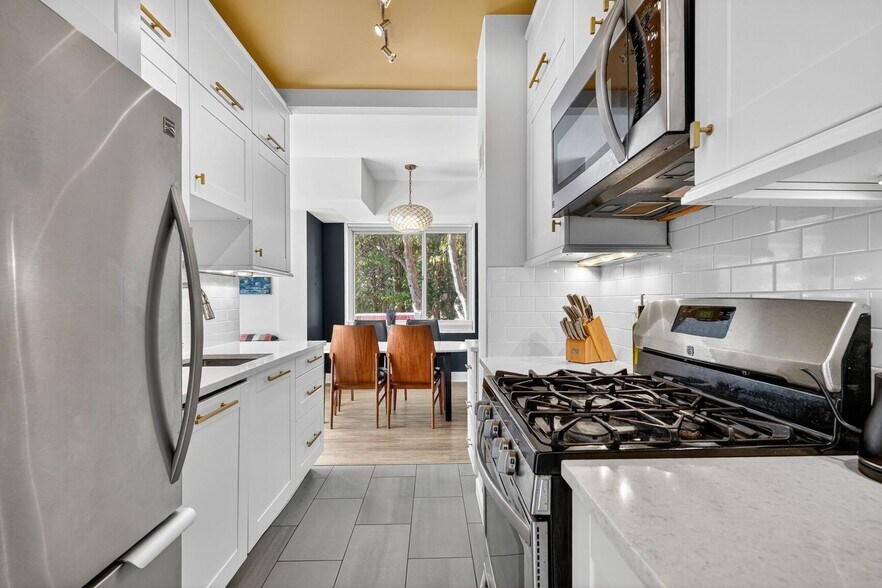 Kitchen - 4000 Tunlaw Rd NW