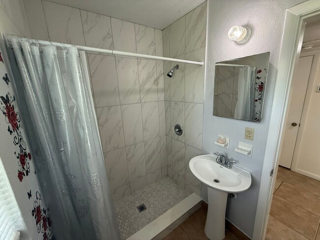 Building Photo - 722 Mercado Ave