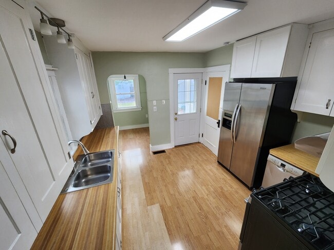 Building Photo - 2316 Rosemont Blvd