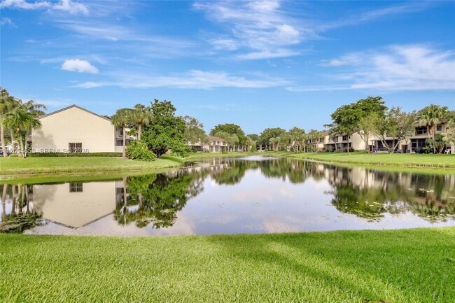 Building Photo - 4615 Carambola Cir S