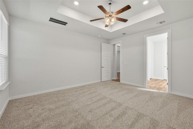 Building Photo - 113 Shadow Oak Cv
