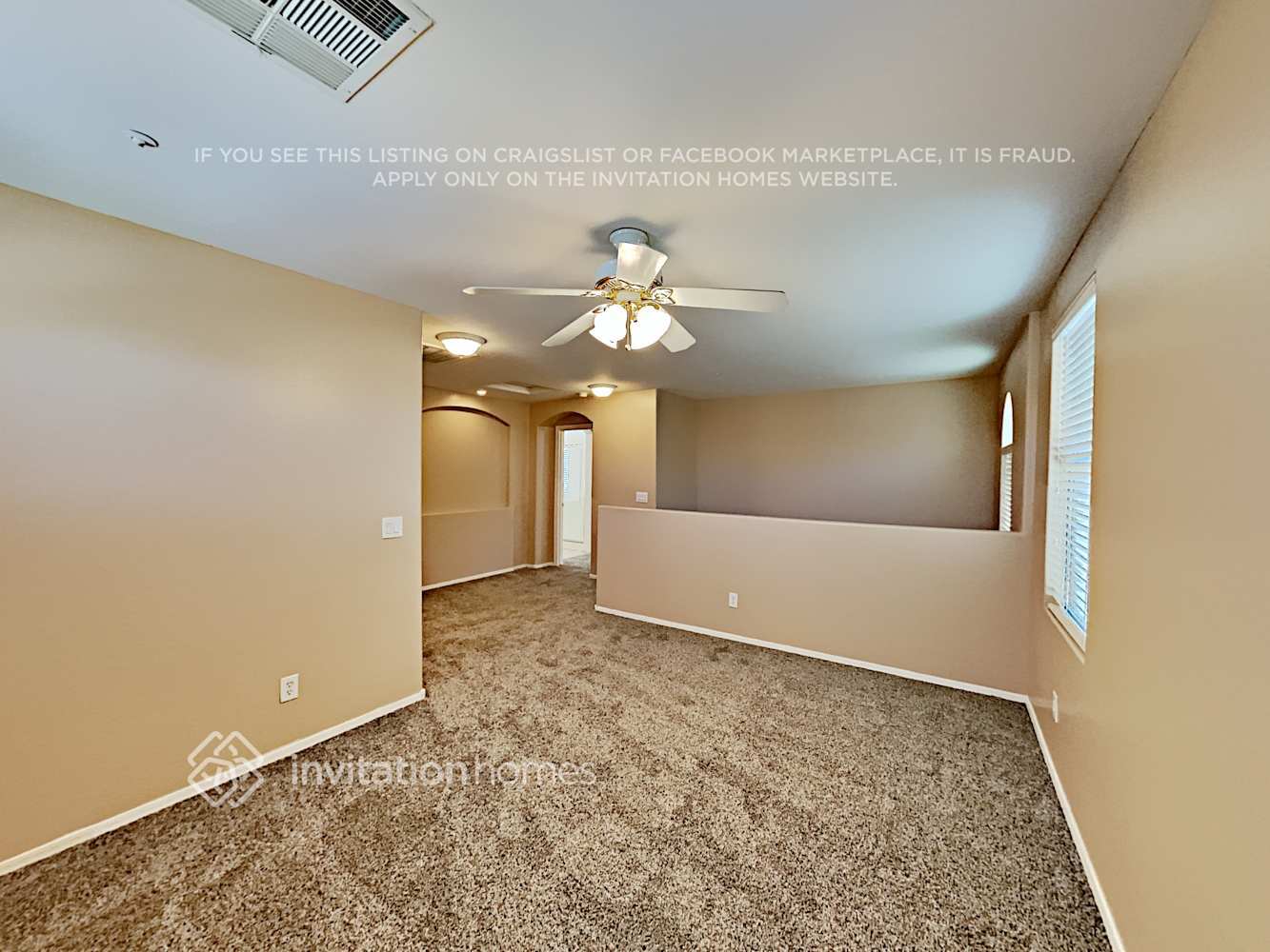 Building Photo - 3243 E Meadowview Dr
