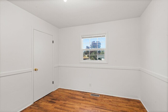 Building Photo - 3 Bedroom 3 Bath House