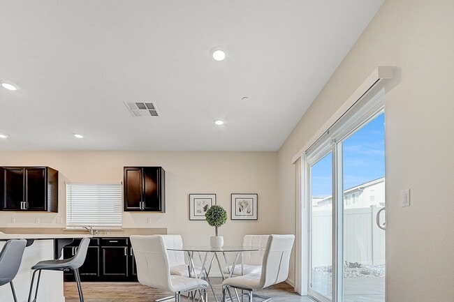 Building Photo - 4 YEARS NEW, FULLY FURNISHED 4 BEDROOM, 2....
