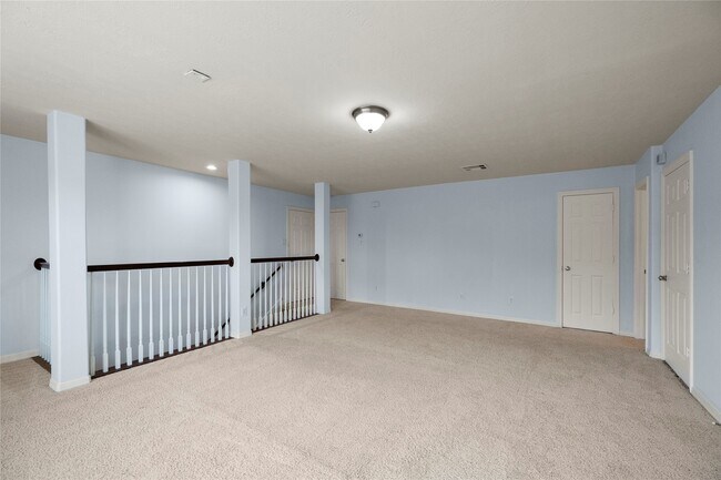 Building Photo - 3019 Royal Oaks Grove