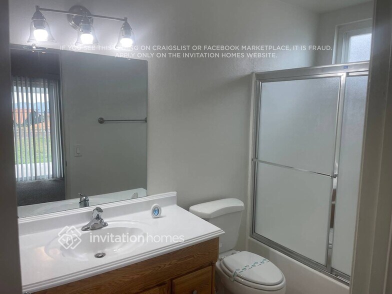 Building Photo - 895 W 59th St