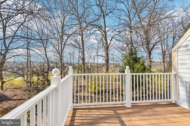 Building Photo - 1440 Nutwood Ct