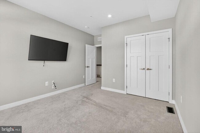 Building Photo - 100 Lawndale Dr