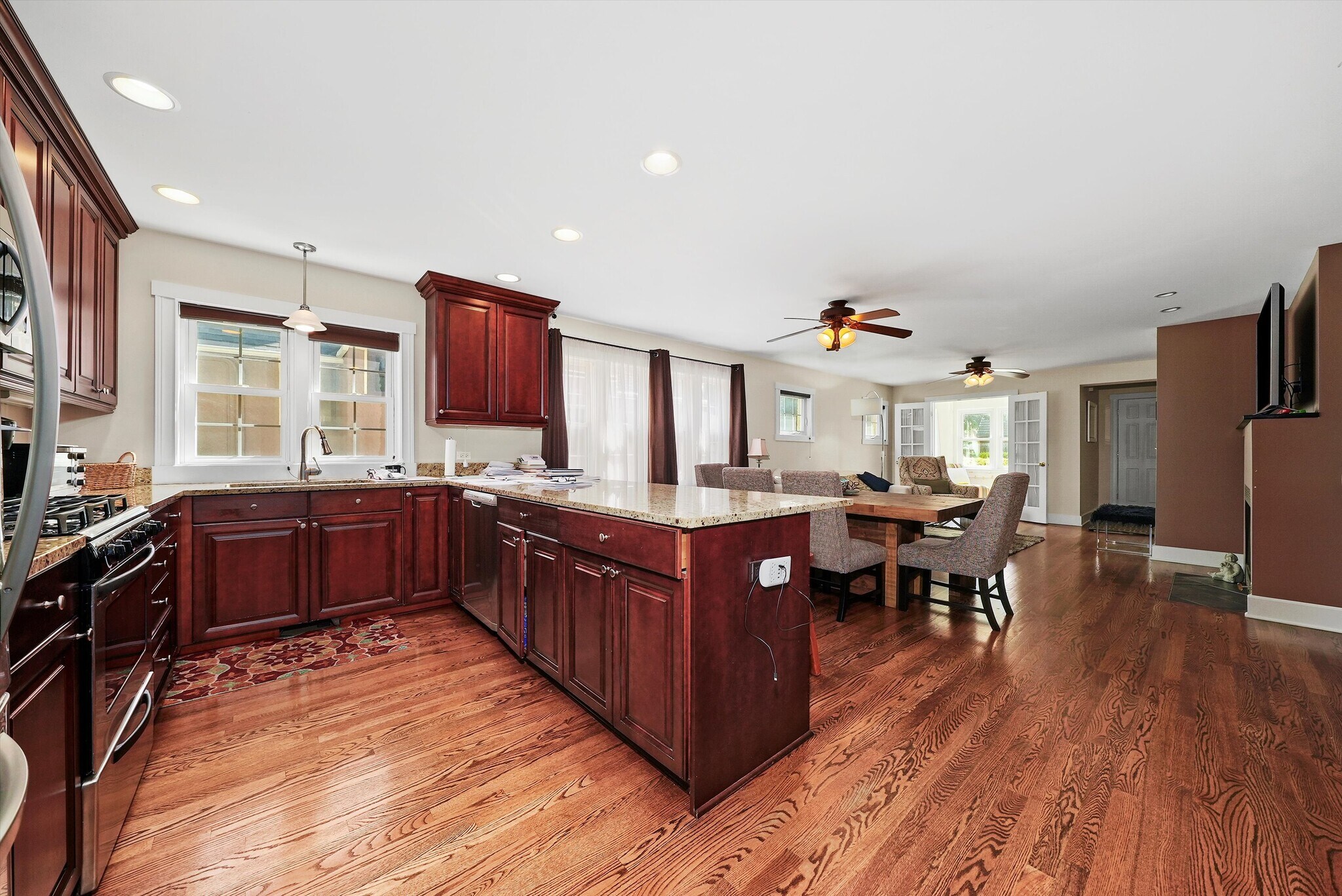 Kitchen - 153 Barrypoint Rd