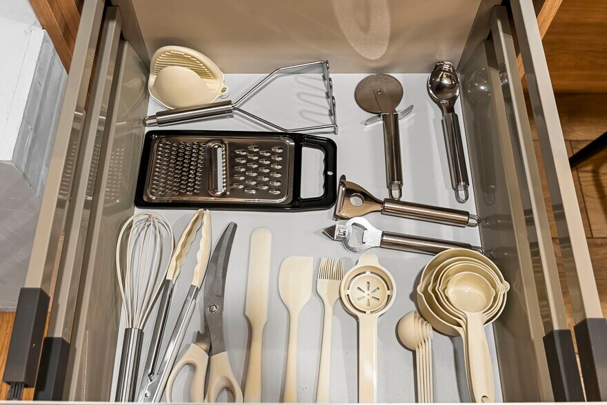 Building Photo - 1566 Beacon St